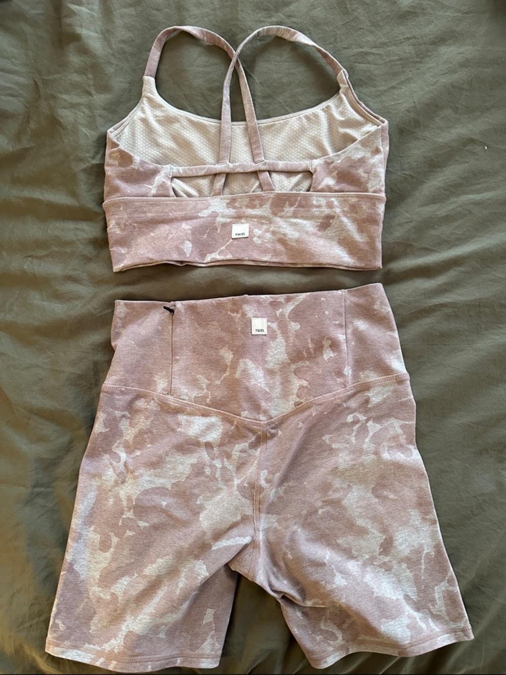 Vuori Set - Sports Bra & Bike Shorts - Picture 2 of 2